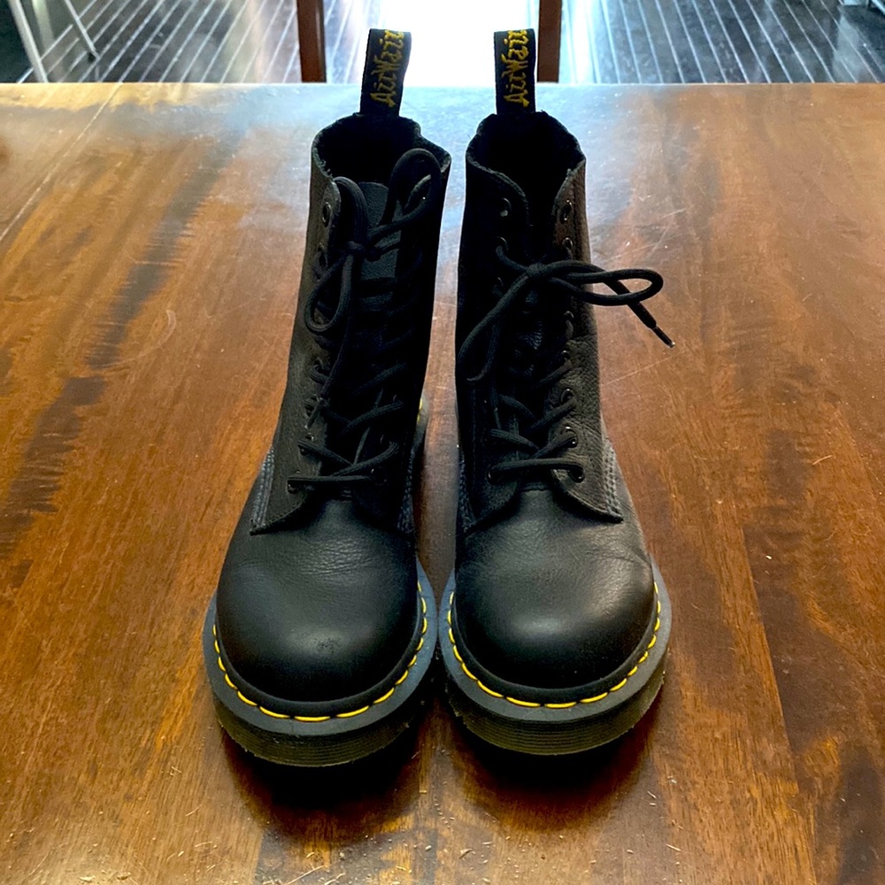Womens Dr. Martens 1460 Pascal 8-Eye Boot - Black